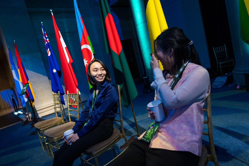 Ju Wenjun and Lei Tingjie talking