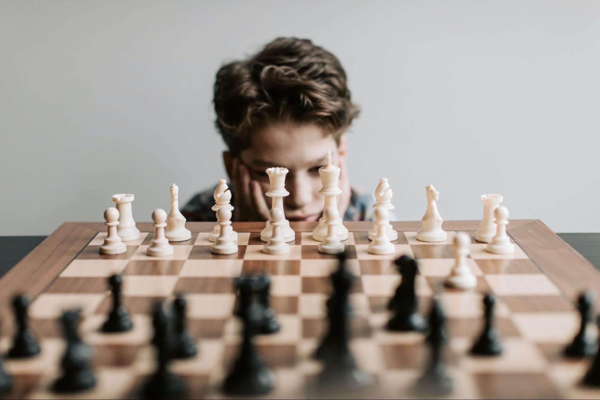 How many moves ahead does Stockfish think when playing chess? - Quora