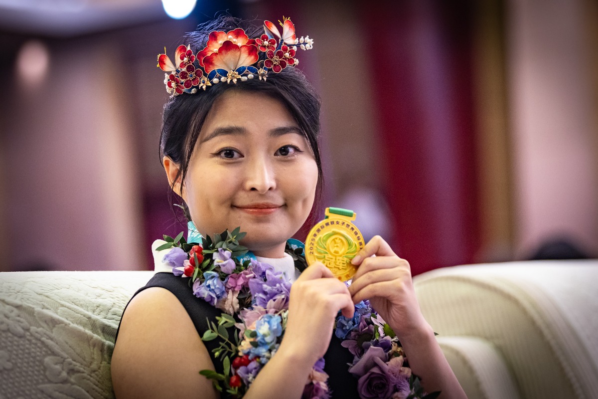 Ju Wenjun celebrates her 5th title win