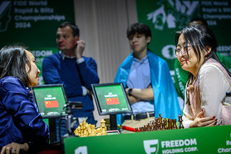 Lei Tingjie and Jun Wenjun playing